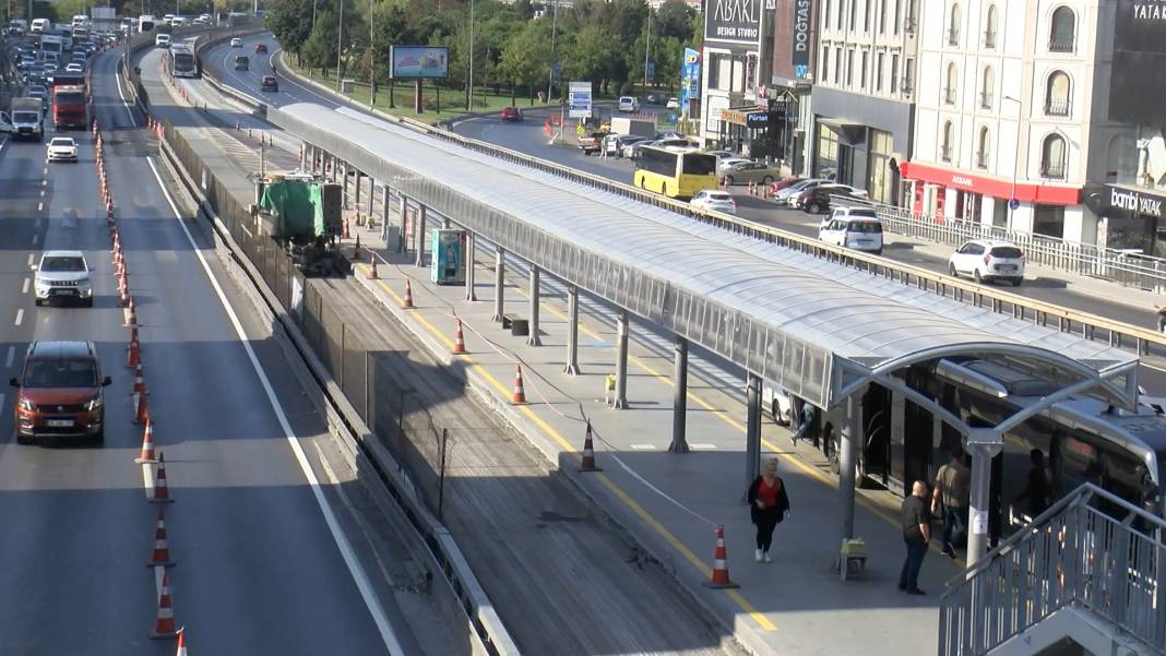 Bakırköy'de 'Beyaz yol' trafiği! Uzun araç kuyrukları oluştu 4